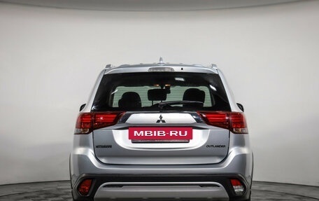 Mitsubishi Outlander III рестайлинг 3, 2019 год, 1 749 000 рублей, 6 фотография