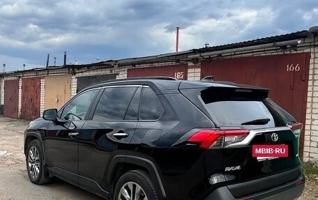 Toyota RAV4, 2019 год, 2 900 000 рублей, 2 фотография