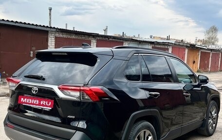 Toyota RAV4, 2019 год, 2 900 000 рублей, 3 фотография