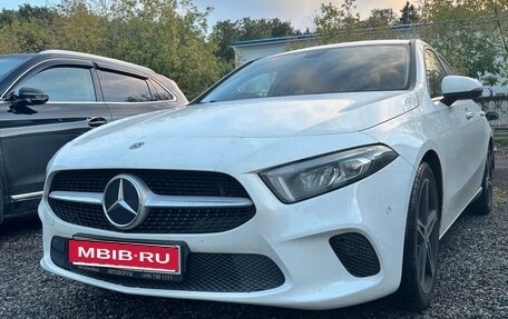 Mercedes-Benz A-Класс, 2019 год, 2 500 000 рублей, 1 фотография