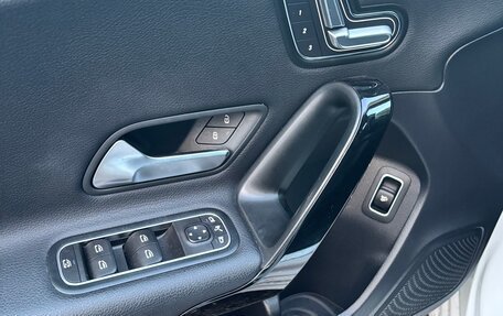 Mercedes-Benz A-Класс, 2019 год, 2 500 000 рублей, 9 фотография