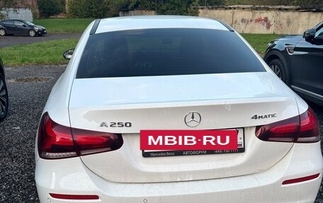 Mercedes-Benz A-Класс, 2019 год, 2 500 000 рублей, 3 фотография