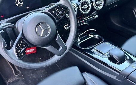 Mercedes-Benz A-Класс, 2019 год, 2 500 000 рублей, 6 фотография