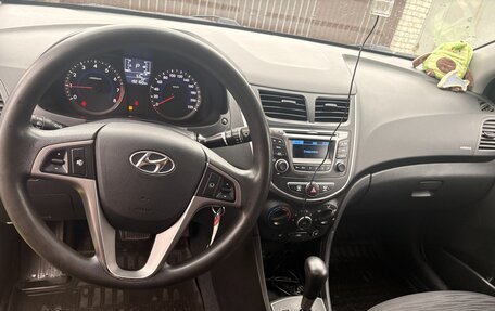 Hyundai Solaris II рестайлинг, 2015 год, 950 000 рублей, 14 фотография