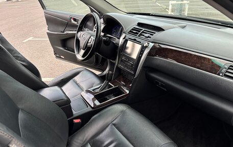 Toyota Camry, 2017 год, 1 820 000 рублей, 7 фотография