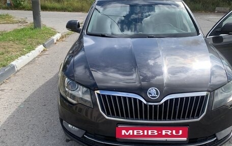 Skoda Superb III рестайлинг, 2013 год, 980 000 рублей, 3 фотография