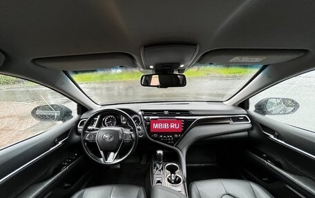 Toyota Camry, 2018 год, 2 800 000 рублей, 10 фотография