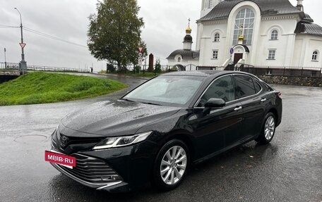 Toyota Camry, 2018 год, 2 800 000 рублей, 8 фотография