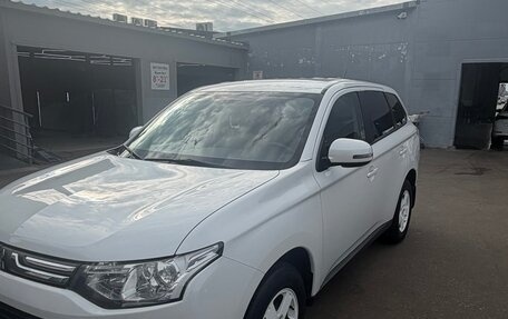Mitsubishi Outlander III рестайлинг 3, 2012 год, 1 600 000 рублей, 2 фотография