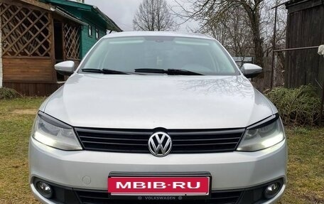 Volkswagen Jetta VI, 2011 год, 950 000 рублей, 2 фотография