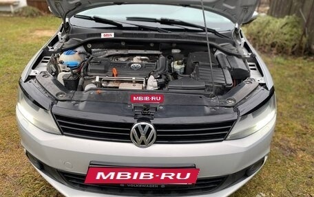 Volkswagen Jetta VI, 2011 год, 950 000 рублей, 7 фотография
