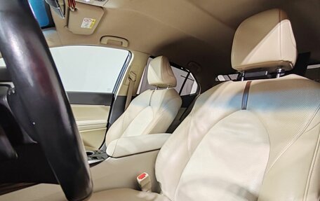 Toyota Camry, 2018 год, 3 090 000 рублей, 13 фотография