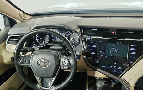 Toyota Camry, 2018 год, 3 090 000 рублей, 11 фотография