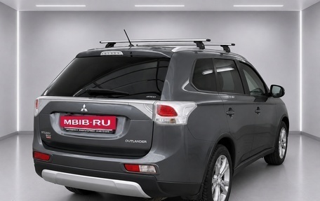 Mitsubishi Outlander III рестайлинг 3, 2014 год, 1 320 000 рублей, 4 фотография