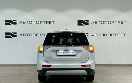 Mitsubishi Outlander III рестайлинг 3, 2014 год, 1 199 000 рублей, 6 фотография
