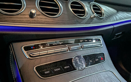 Mercedes-Benz E-Класс, 2018 год, 3 455 000 рублей, 28 фотография