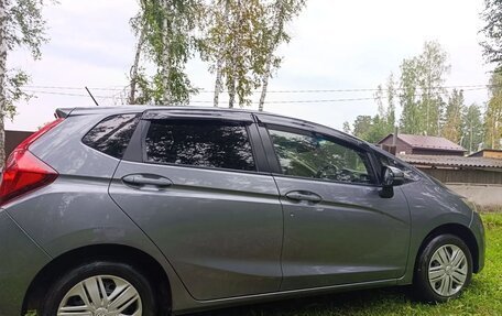 Honda Fit III, 2018 год, 1 100 000 рублей, 5 фотография