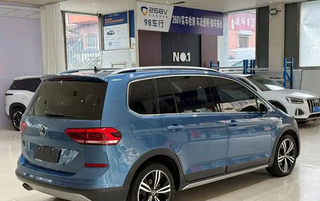 Volkswagen Touran III, 2022 год, 1 466 017 рублей, 4 фотография