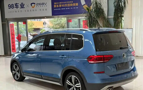 Volkswagen Touran III, 2022 год, 1 466 017 рублей, 6 фотография