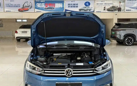 Volkswagen Touran III, 2022 год, 1 466 017 рублей, 7 фотография