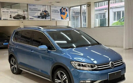 Volkswagen Touran III, 2022 год, 1 466 017 рублей, 3 фотография
