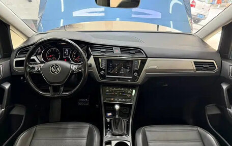 Volkswagen Touran III, 2022 год, 1 466 017 рублей, 9 фотография