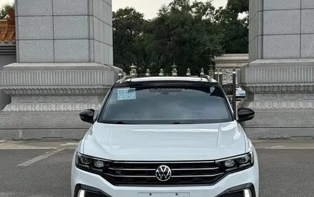 Volkswagen T-Roc I, 2023 год, 1 350 001 рублей, 6 фотография