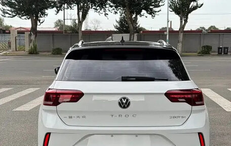 Volkswagen T-Roc I, 2023 год, 1 350 001 рублей, 3 фотография