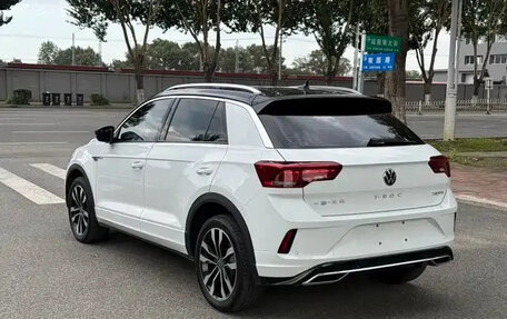 Volkswagen T-Roc I, 2023 год, 1 350 001 рублей, 2 фотография