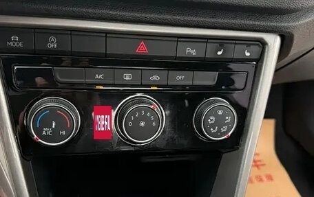 Volkswagen T-Roc I, 2023 год, 1 350 001 рублей, 11 фотография