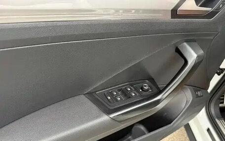 Volkswagen T-Roc I, 2023 год, 1 350 001 рублей, 15 фотография