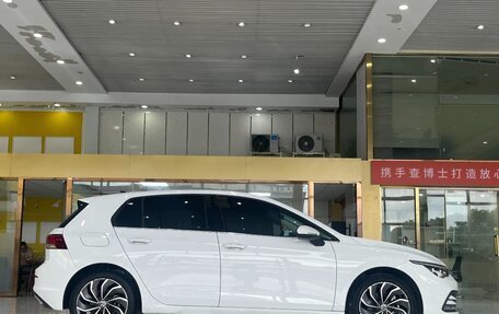 Volkswagen Golf VIII, 2022 год, 1 898 000 рублей, 4 фотография