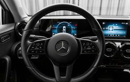 Mercedes-Benz A-Класс, 2019 год, 2 490 000 рублей, 10 фотография