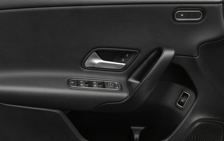 Mercedes-Benz A-Класс, 2019 год, 2 490 000 рублей, 13 фотография