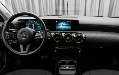 Mercedes-Benz A-Класс, 2019 год, 2 490 000 рублей, 8 фотография