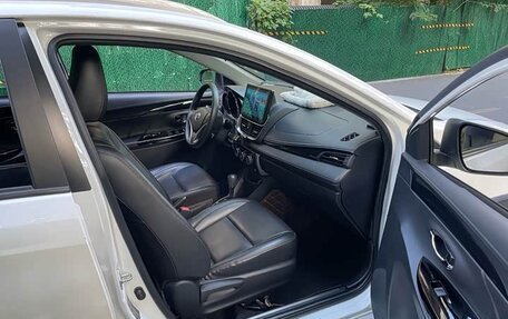 Toyota Yaris XP150 рестайлинг, 2022 год, 1 365 000 рублей, 14 фотография