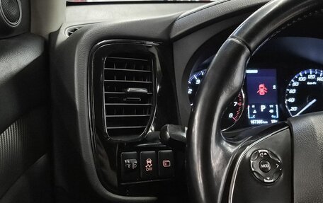 Mitsubishi Outlander III рестайлинг 3, 2015 год, 1 539 000 рублей, 15 фотография
