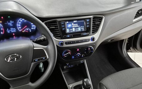 Hyundai Solaris II рестайлинг, 2017 год, 1 049 000 рублей, 13 фотография