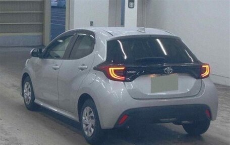 Toyota Yaris, 2021 год, 1 000 000 рублей, 3 фотография