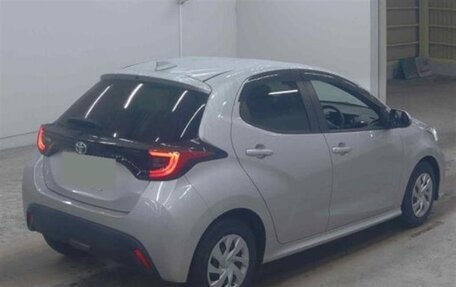 Toyota Yaris, 2021 год, 1 000 000 рублей, 4 фотография
