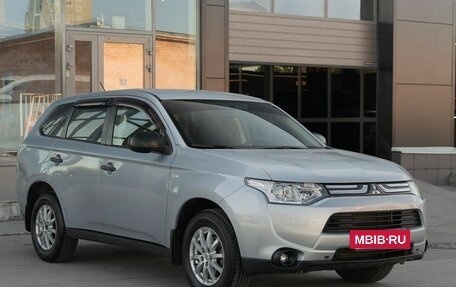 Mitsubishi Outlander III рестайлинг 3, 2013 год, 1 500 000 рублей, 3 фотография