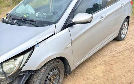 Hyundai Solaris II рестайлинг, 2013 год, 250 000 рублей, 11 фотография