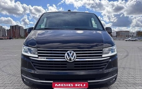 Volkswagen Multivan T6 рестайлинг, 2021 год, 8 500 000 рублей, 2 фотография