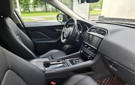 Jaguar F-Pace, 2017 год, 2 100 000 рублей, 19 фотография
