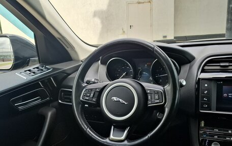 Jaguar F-Pace, 2017 год, 2 100 000 рублей, 24 фотография