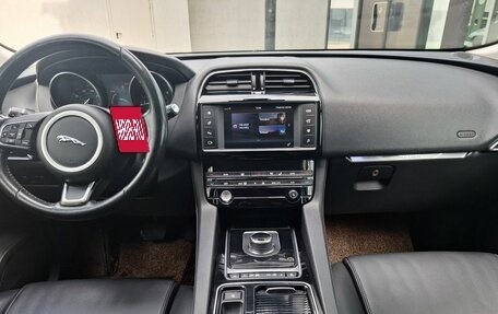 Jaguar F-Pace, 2017 год, 2 100 000 рублей, 23 фотография