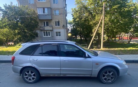Mazda Familia, 2002 год, 200 000 рублей, 4 фотография