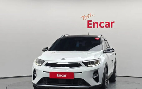 KIA Stonic, 2017 год, 1 598 000 рублей, 3 фотография