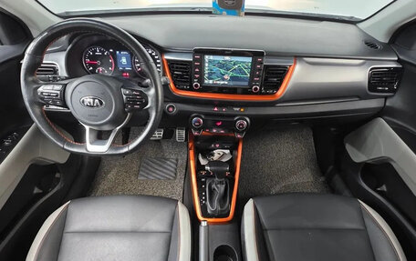 KIA Stonic, 2017 год, 1 598 000 рублей, 8 фотография