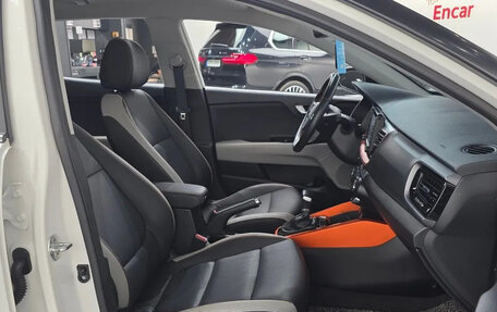 KIA Stonic, 2017 год, 1 598 000 рублей, 14 фотография
